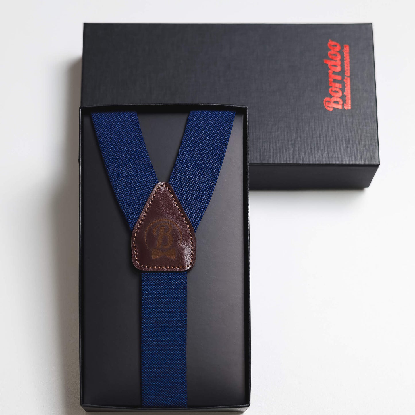 Elegantni tregeri, teget/braon  MT010