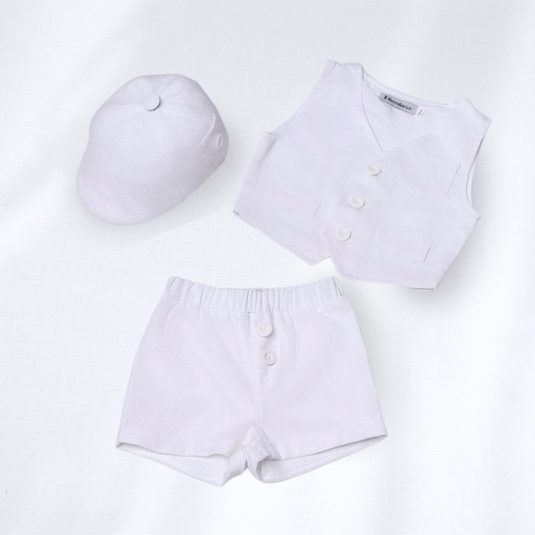 Komplet / Set Letnji komplet prsluk, šorts i kačket za bebe – beli LK0036