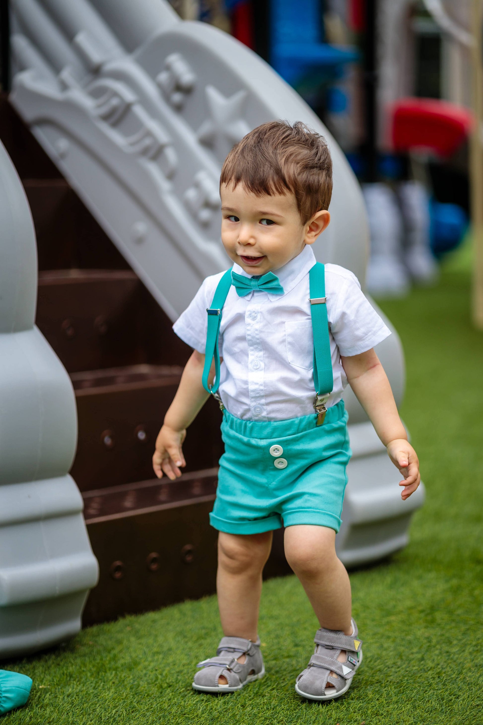 Komplet / Set Letnji komplet za bebe tirkiz LK003– laneni šorc, kačket, košuljica, tregeri i leptir mašna